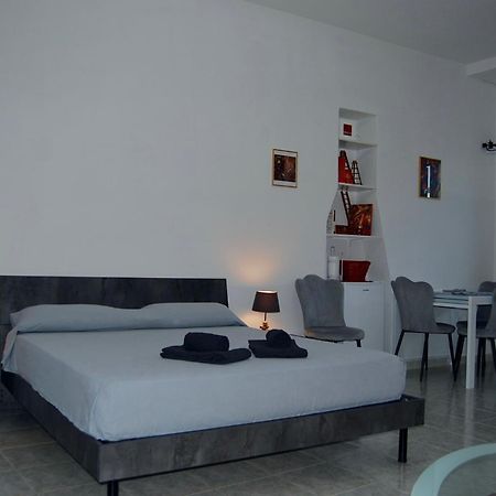 Mini Red Hub - Design Apartment Sant'Agapito Esterno foto
