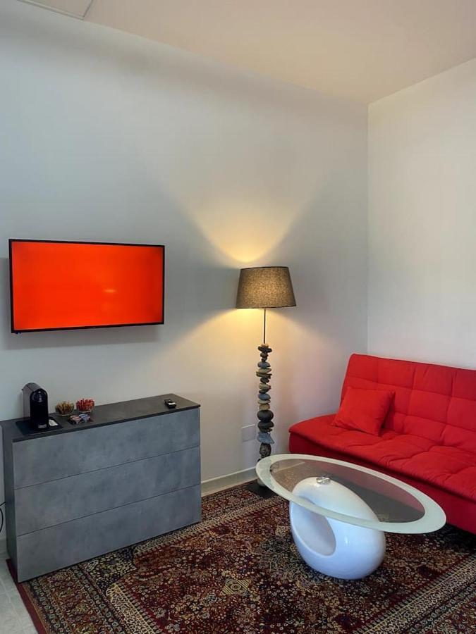 Mini Red Hub - Design Apartment Sant'Agapito Esterno foto